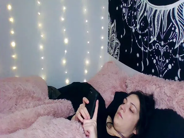 Live sex webcam photo for MaryJane #272176997
