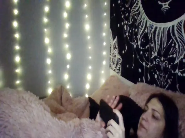 Live sex webcam photo for MaryJane #272177223