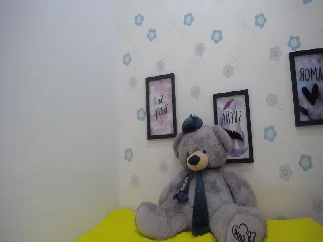 Live sex webcam photo for Marylin_hot10 #272440771