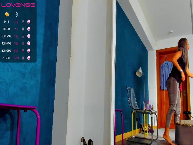 Live sex webcam photo for MayaHelen #273128572