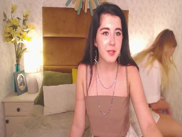 Live sex webcam photo for MayaLevi #274383198