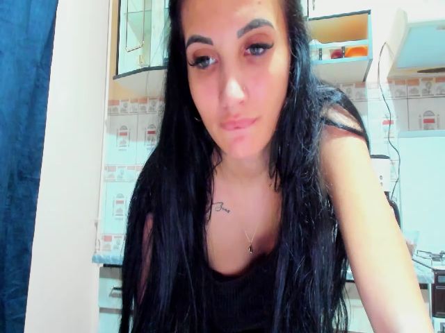 Live sex webcam photo for MayaSin3 #271995688