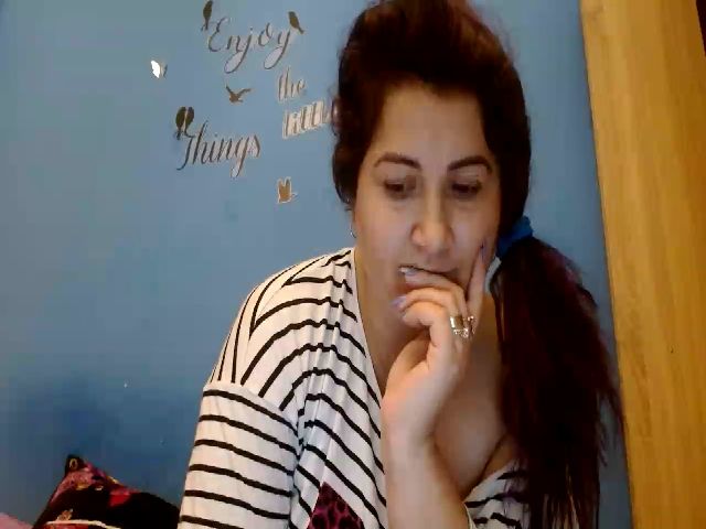 Live sex webcam photo for Mayalovegames #272079707