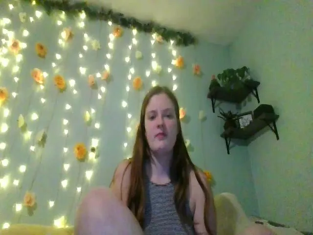 Live sex webcam photo for MaycieRose #271950936