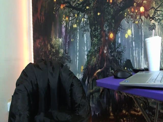 Live sex webcam photo for MckenzieYoung #273757495