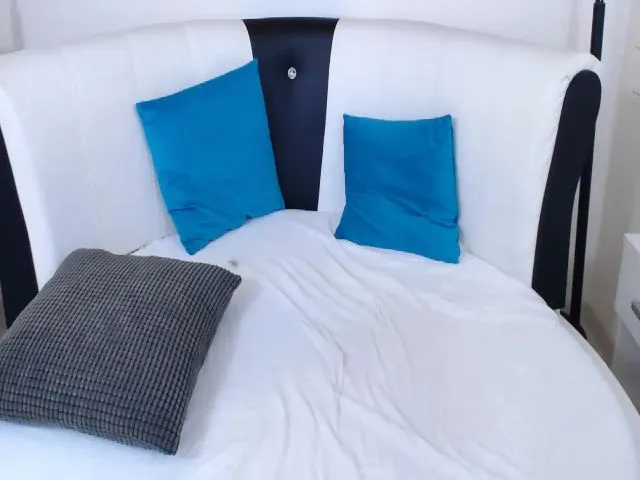 Live sex webcam photo for MedeeaX #274315227