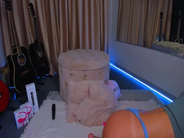 Live sex webcam photo for MeganArdent #271836529