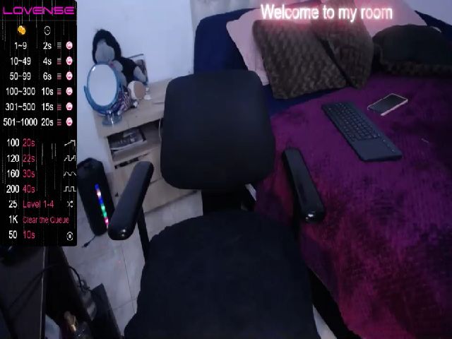 Live sex webcam photo for MeganFly #273629347