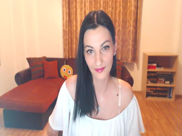 Live sex webcam photo for MeganGlow #273497350