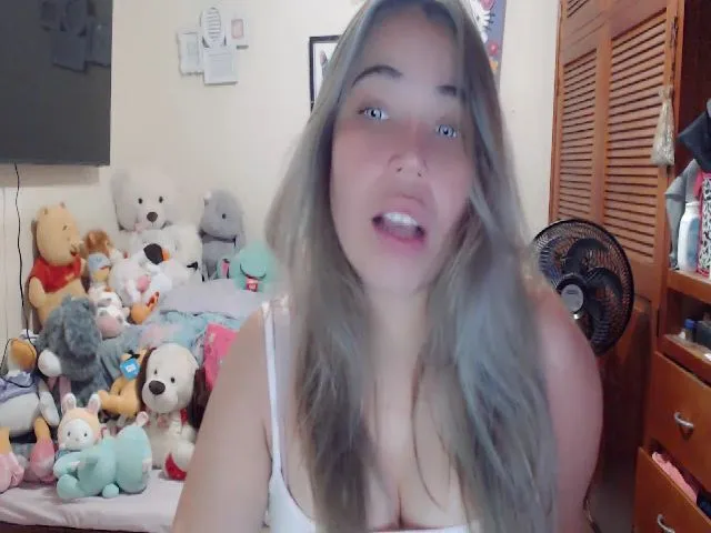 Live sex webcam photo for Meganhill_ #272675603