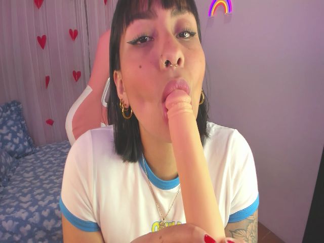 Live sex webcam photo for Meghan005 #272661888