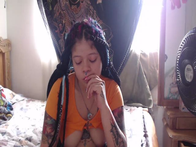 Live sex webcam photo for Meillyn #273616403