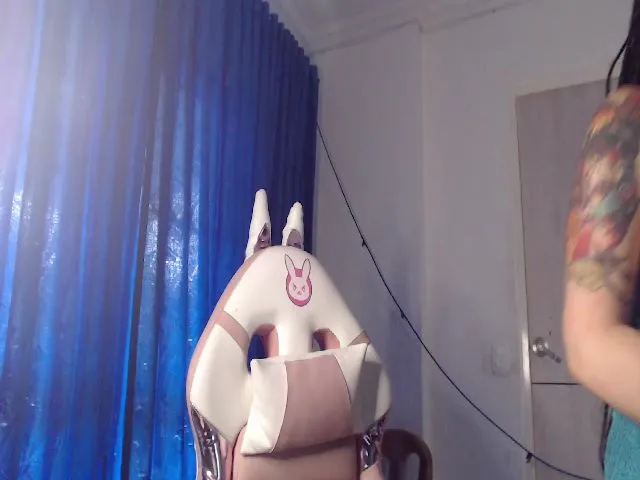 Live sex webcam photo for Meillyn #273657492