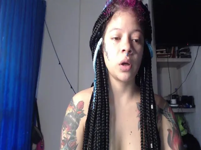 Live sex webcam photo for Meillyn #273677454