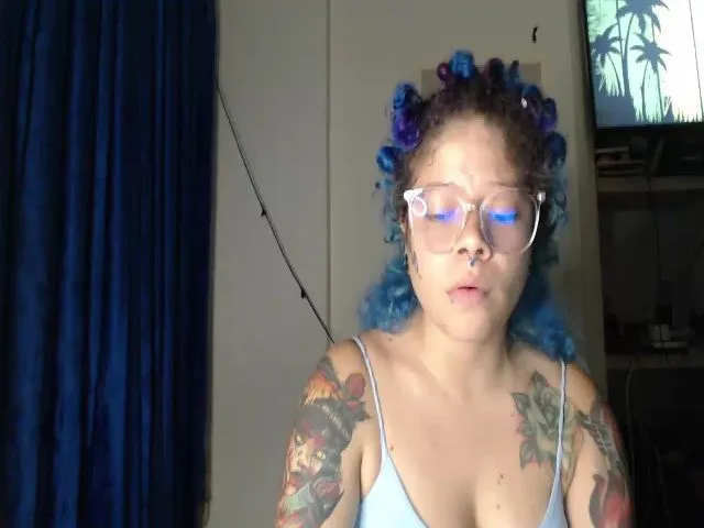 Live sex webcam photo for Meillyn #273937167