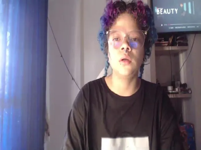 Live sex webcam photo for Meillyn #273961404