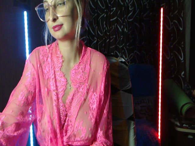 Live sex webcam photo for MelissaWonder #274538964