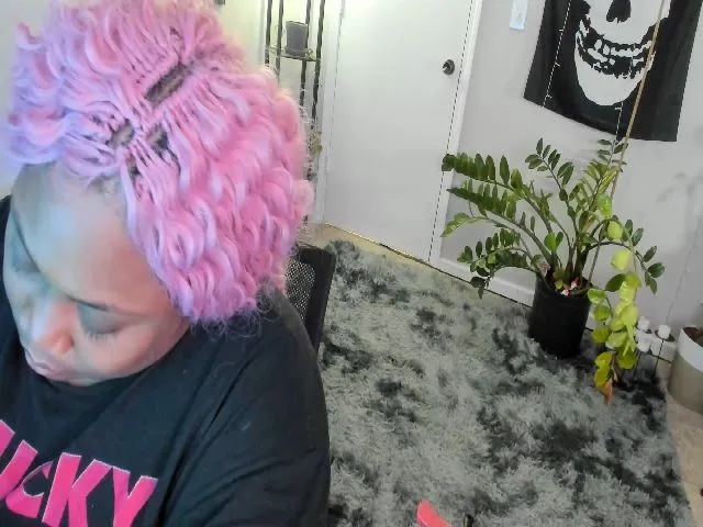 Live sex webcam photo for MelodyPierce #274654308