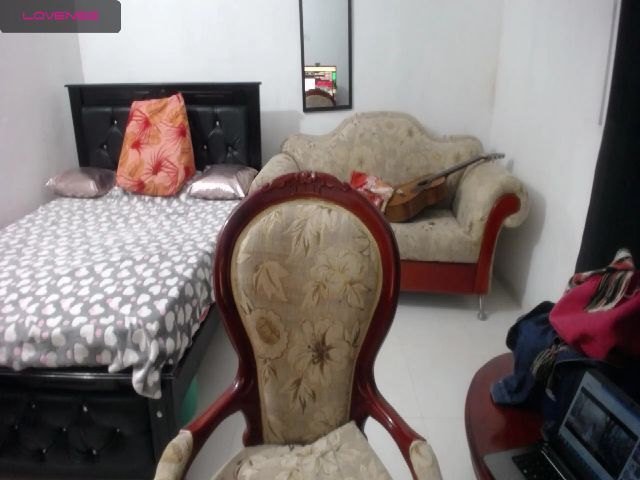 Live sex webcam photo for Melody_latin #271742738