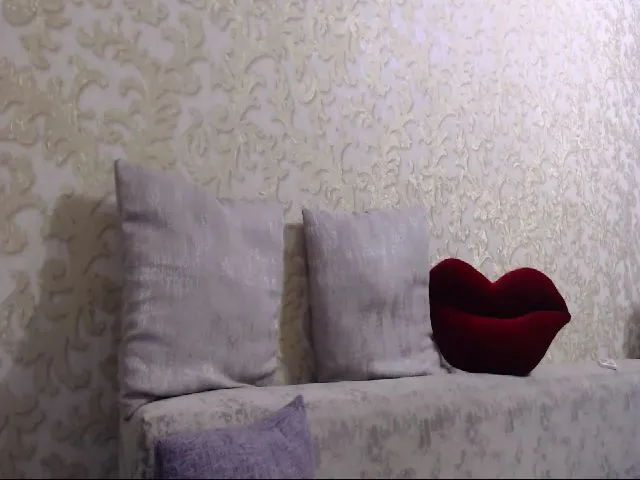 Live sex webcam photo for MeltingJulia #271700954