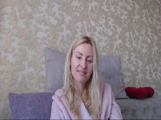 Live sex webcam photo for MeltingJulia #271732783