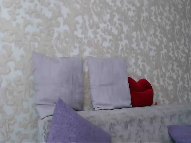 Live sex webcam photo for MeltingJulia #272053384