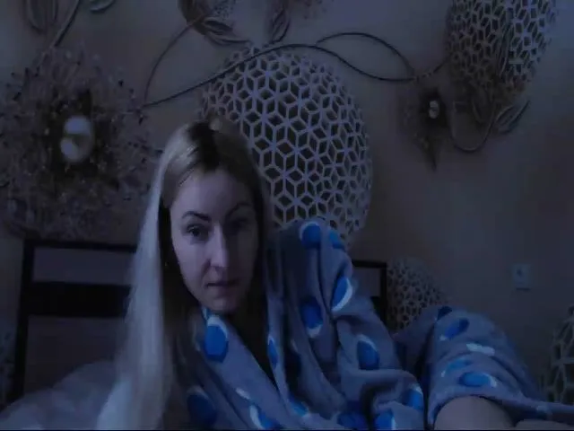 Live sex webcam photo for MeltingJulia #272201917