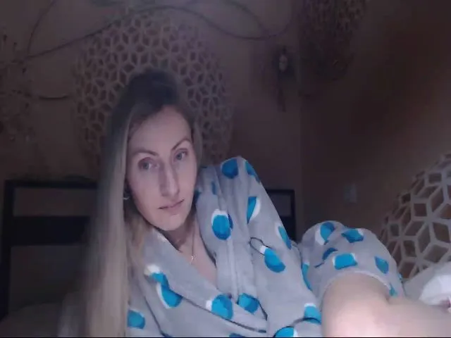 Live sex webcam photo for MeltingJulia #272842254