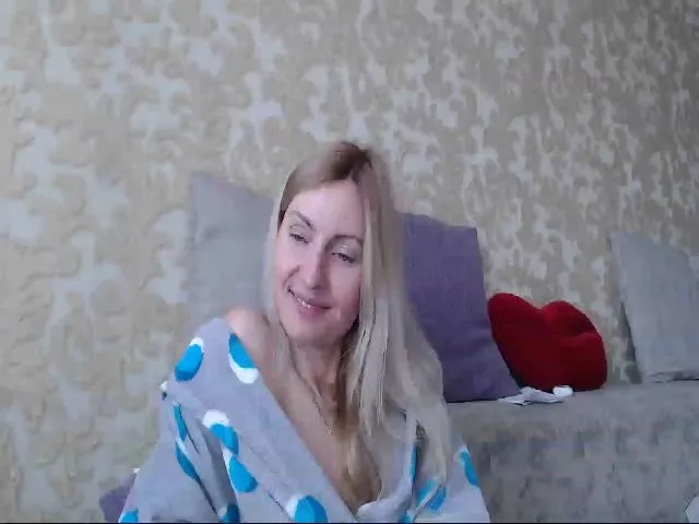 Live sex webcam photo for MeltingJulia #272876785