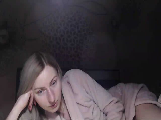 Live sex webcam photo for MeltingJulia #273036321
