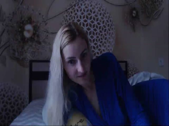 Live sex webcam photo for MeltingJulia #274293076