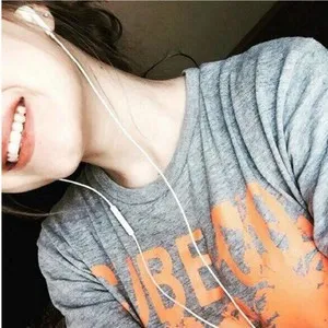 Live sex webcam photo for Memona7 #278260557