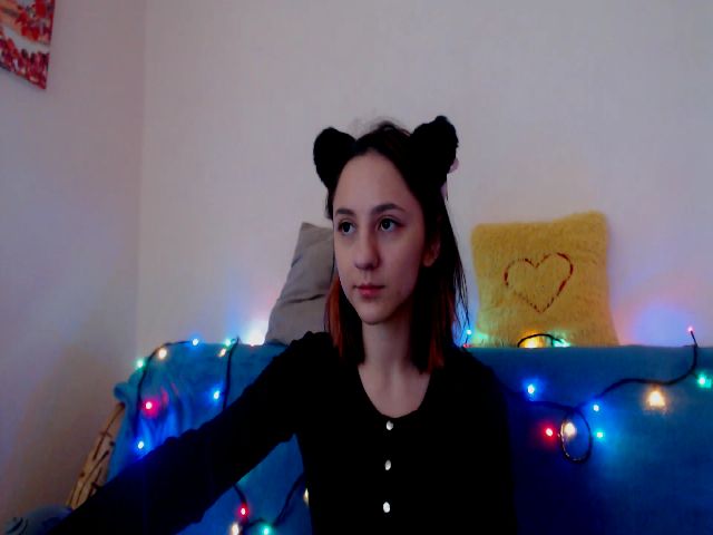 Live sex webcam photo for Meowny #271799972