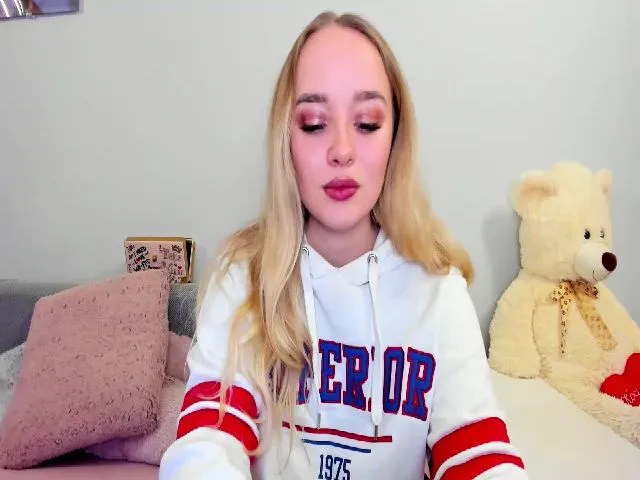 Live sex webcam photo for MercedesRay #271882125