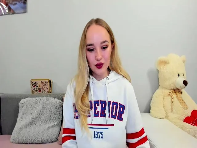 Live sex webcam photo for MercedesRay #271882298