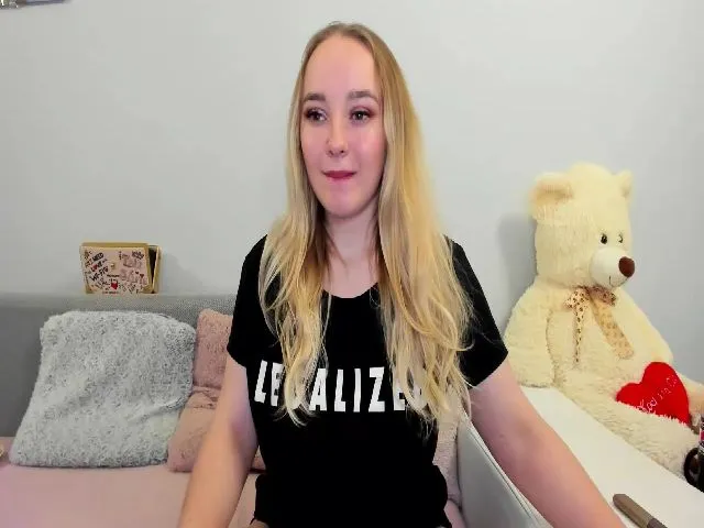 Live sex webcam photo for MercedesRay #271883999