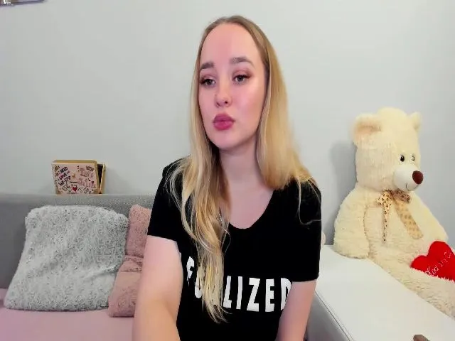 Live sex webcam photo for MercedesRay #271884093