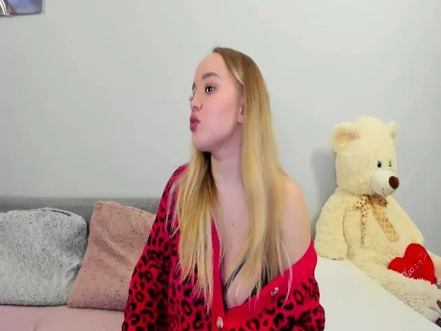 Live sex webcam photo for MercedesRay #271934127