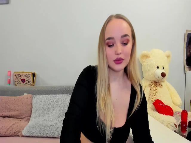 Live sex webcam photo for MercedesRay #272115908