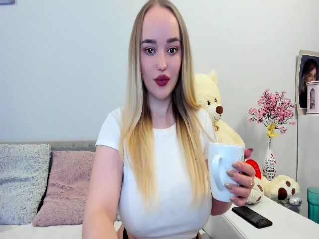 Live sex webcam photo for MercedesRay #272431883