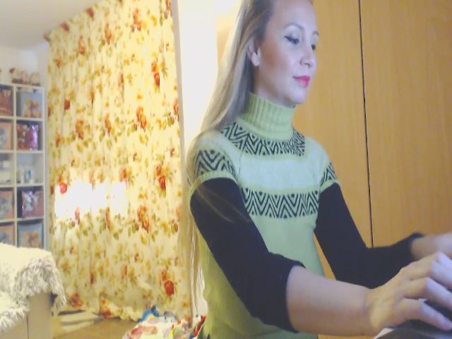 Live sex webcam photo for Merlyn4u #272662066