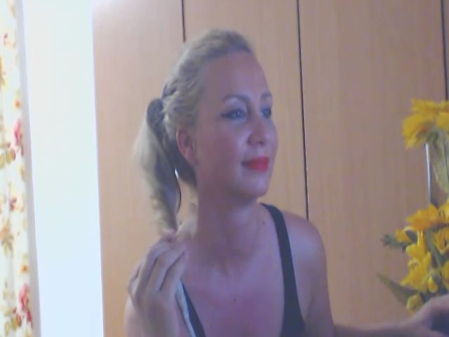 Live sex webcam photo for Merlyn4u #273990066