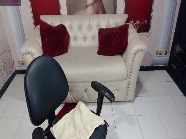 Live sex webcam photo for Messy_Mommy4u #274151231