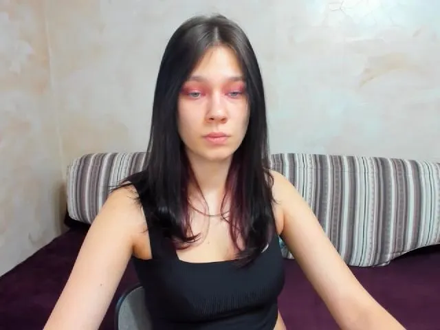 Live sex webcam photo for MiaBrave #271978065