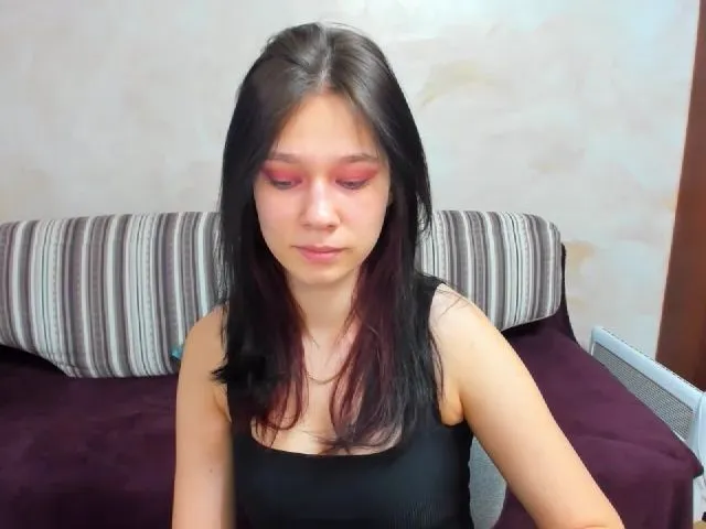 Live sex webcam photo for MiaBrave #271978209
