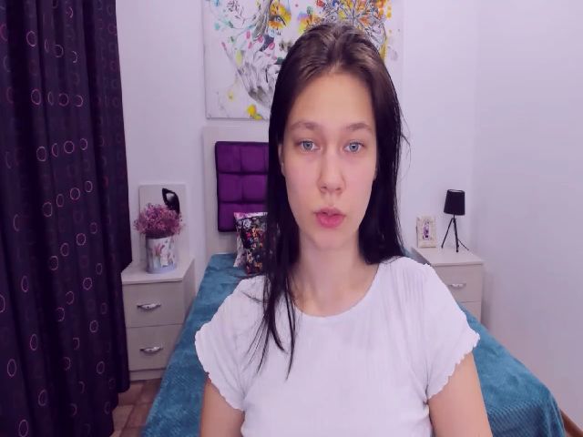 Live sex webcam photo for MiaBrave #272862871