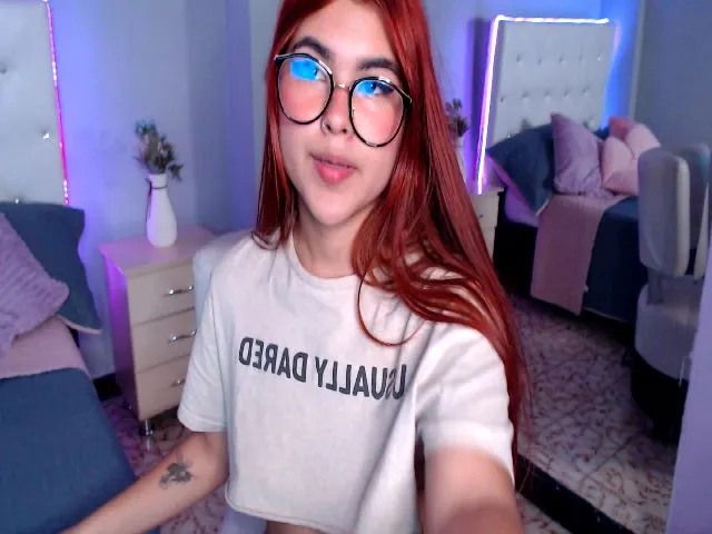 Live sex webcam photo for MiaBrookee #272504170