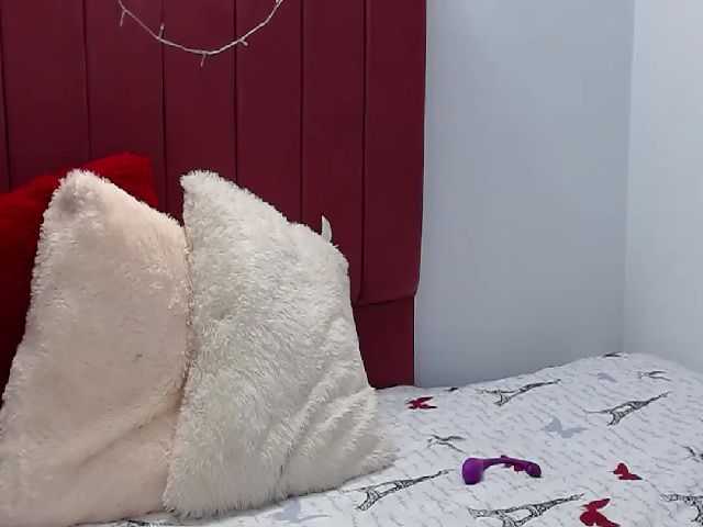 Live sex webcam photo for MiaLorentHott #271849217