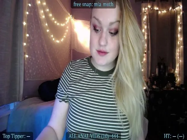 Live sex webcam photo for MiaMoth #272222555