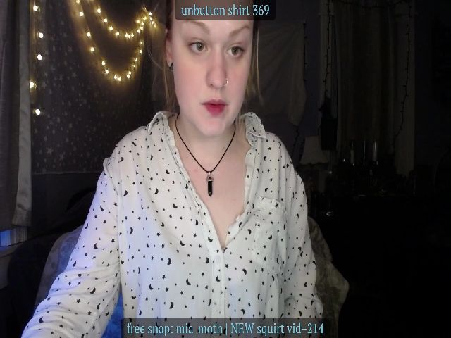 Live sex webcam photo for MiaMoth #272312149